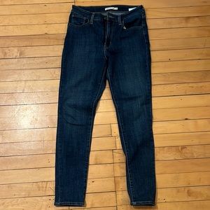 Levi 721 High rise skinny NWOT- size 29